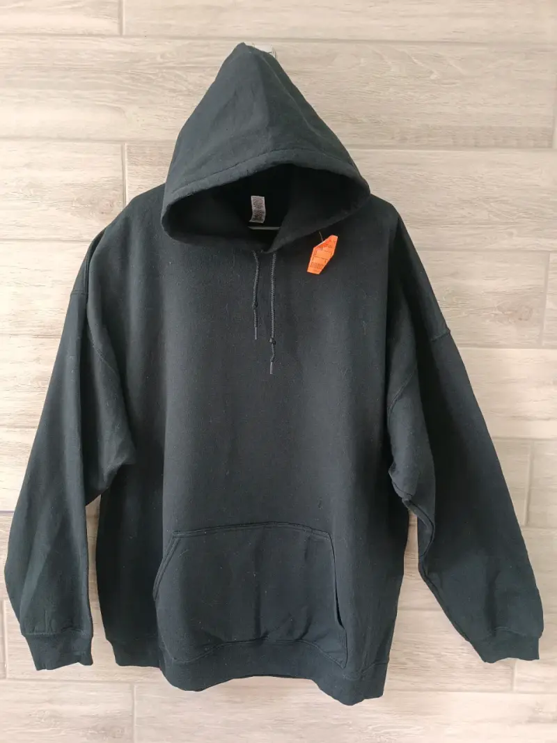 Polerón con capucha Gildan negro estampado
