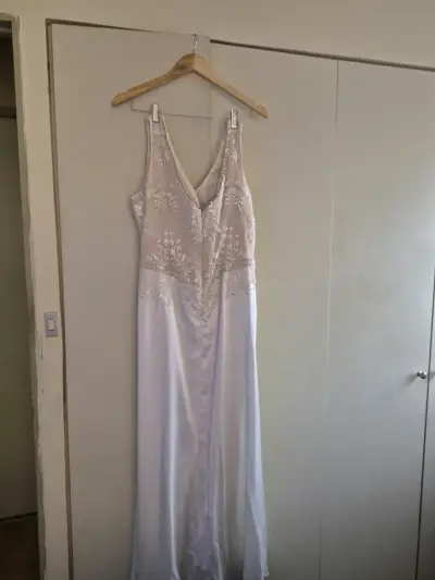 Vestido de novia elegante con encaje - miniatura 2