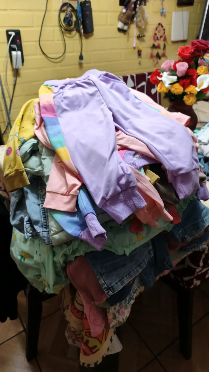 Ropa infantil variada en buen estado - 2
