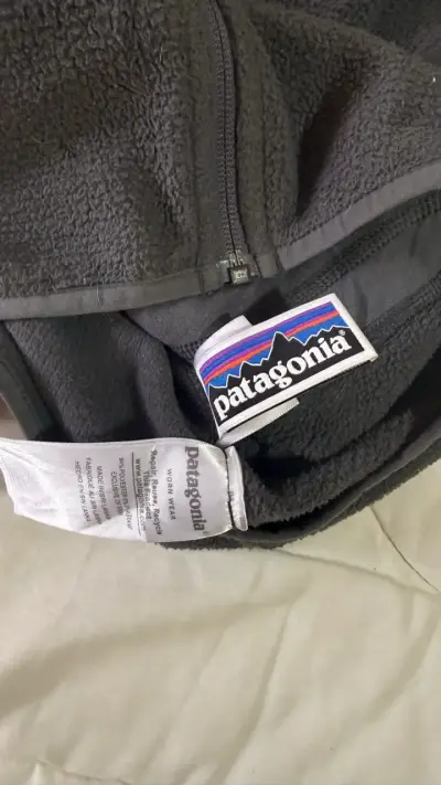 Chaqueta de forro polar gris Patagonia - miniatura 2