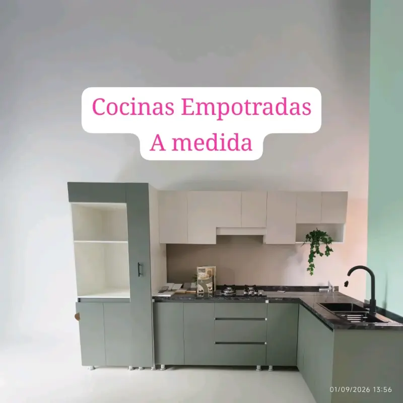 Cocina Empotrada a Medida con Muebles y Lavaplatos - 1