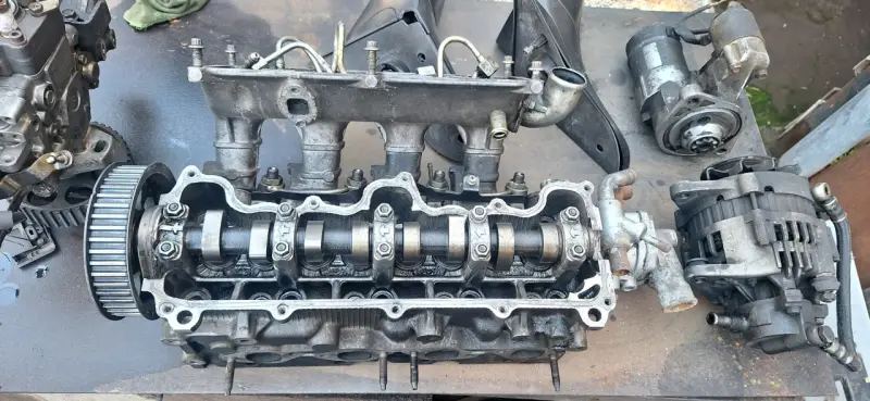 Conjunto de piezas de motor usadas para auto - 1