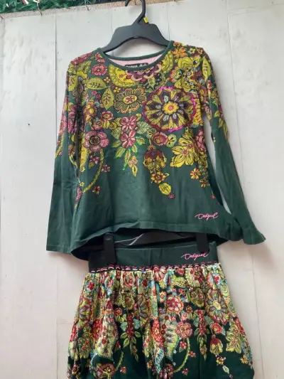 Conjunto Desigual para Niña con Estampado Floral - miniatura 1