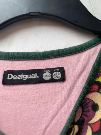 Conjunto Desigual para Niña con Estampado Floral - miniatura 3