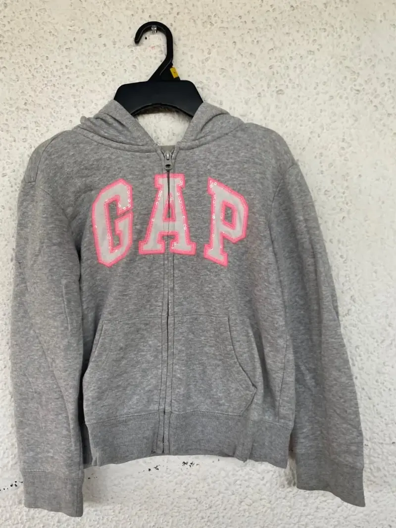 Polerón con capucha gris GAP Kids - 2