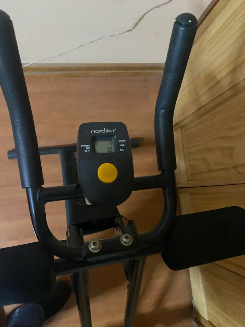 Máquina de ejercicios abdominales Nordika con monitor - 2