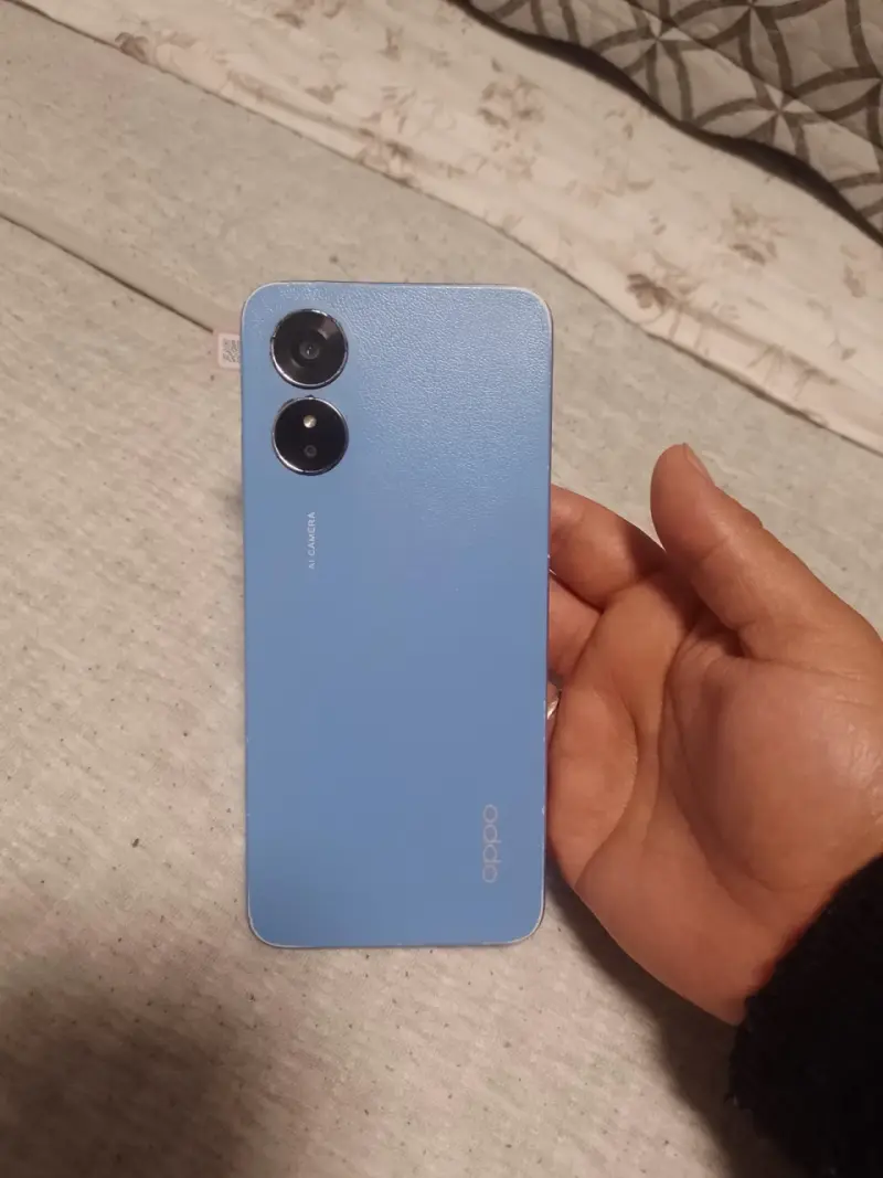 Smartphone Oppo A17 azul en buen estado - 2