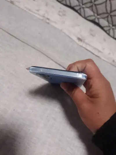 Smartphone Oppo A17 azul en buen estado - miniatura 3