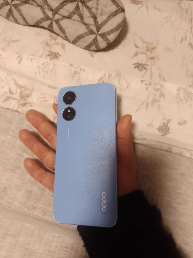 Smartphone Oppo A17 azul en buen estado - 4