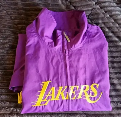 Cortavientos Original Lakers morada con cierre - miniatura 1