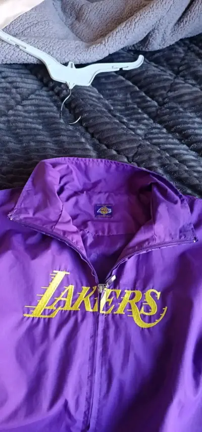 Cortavientos Original Lakers morada con cierre - miniatura 2