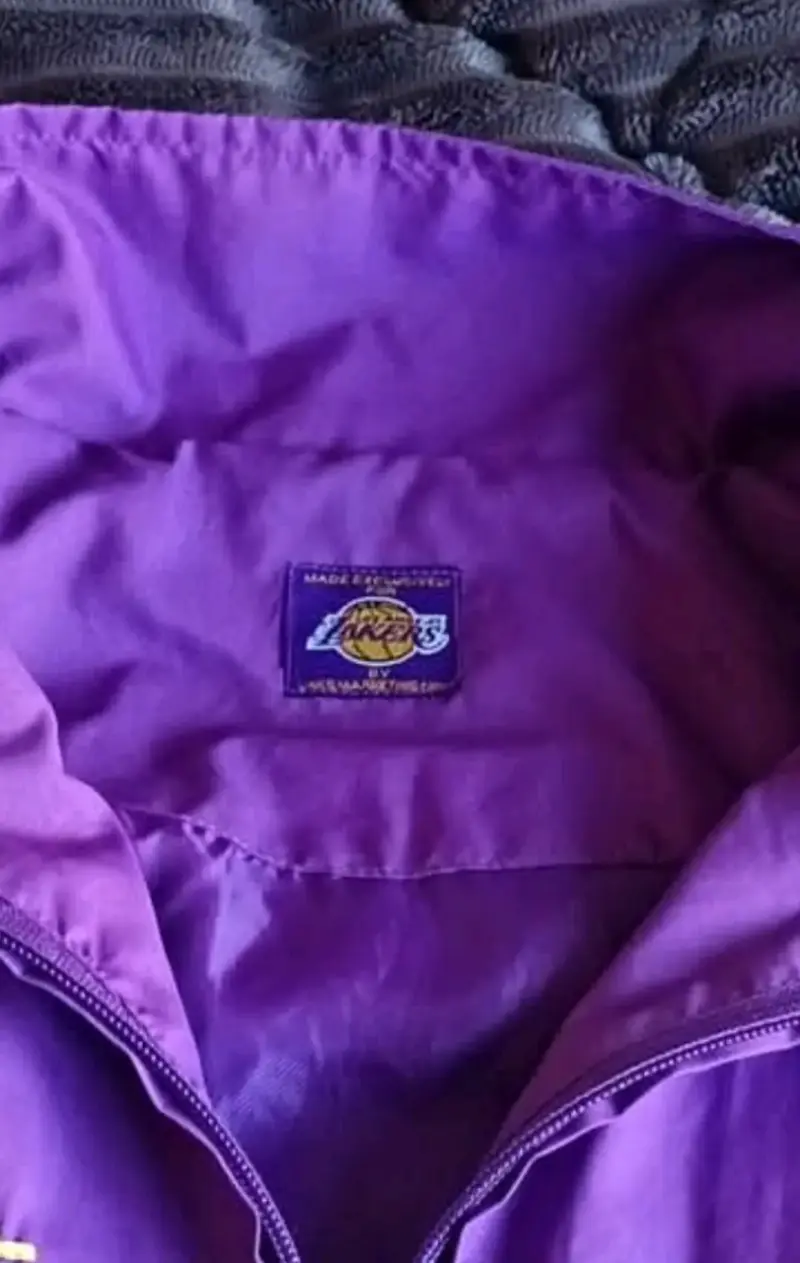 Cortavientos Original Lakers morada con cierre - 3