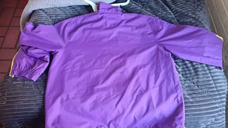 Cortavientos Original Lakers morada con cierre - 6