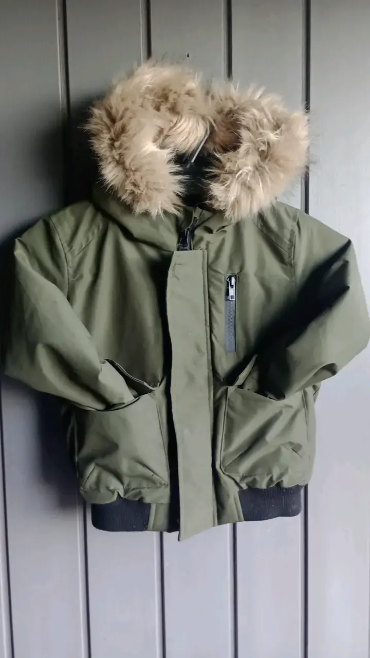 Chaqueta de invierno para niño con capucha de pelo - 1