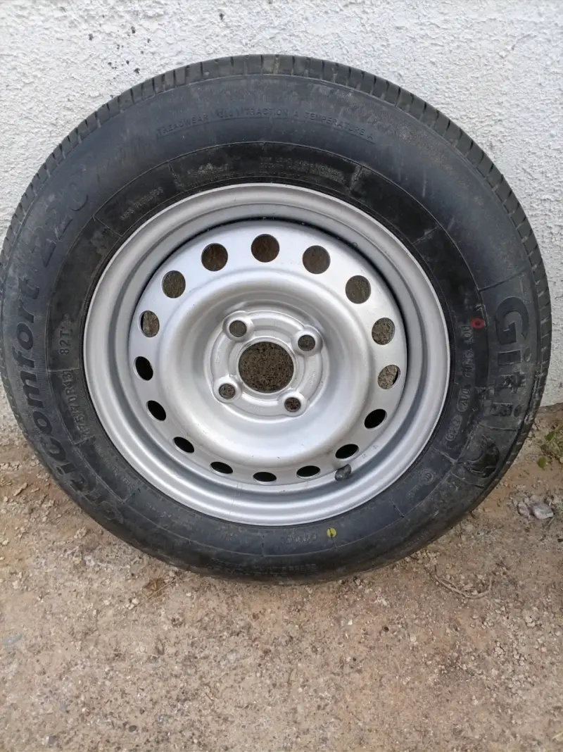 Llanta con neumático Giti Comfort 220 usado - 1