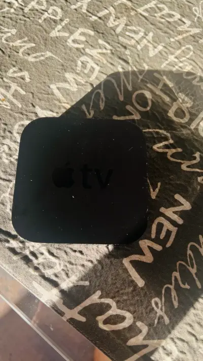 Apple TV de tercera generación en buen estado - miniatura 2