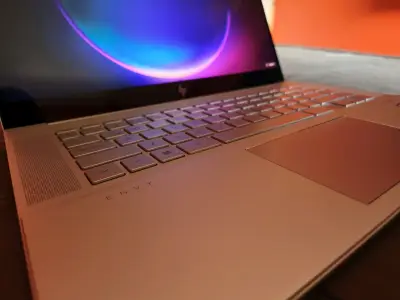 Laptop HP Envy 4K Oled - miniatura 3