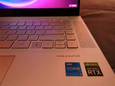 Laptop HP Envy 4K Oled - miniatura 5