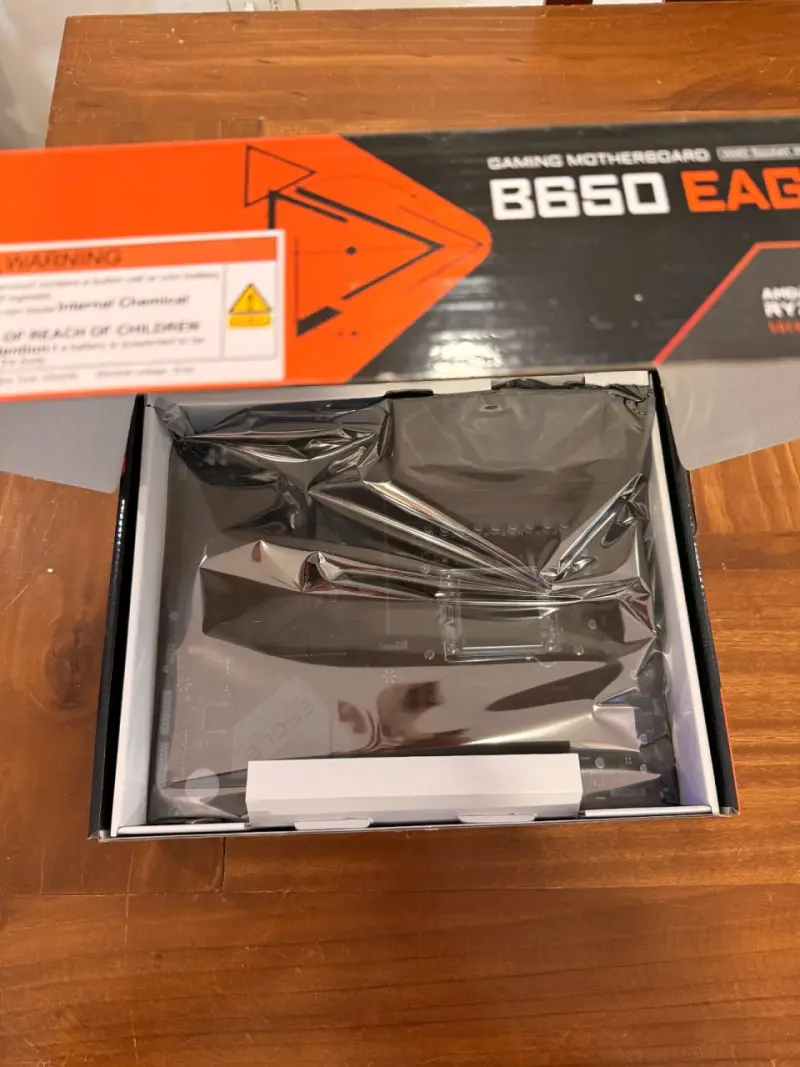 Placa Madre Gigabyte B650 EAGLE AX AM5 DDR5 WiFi - 5