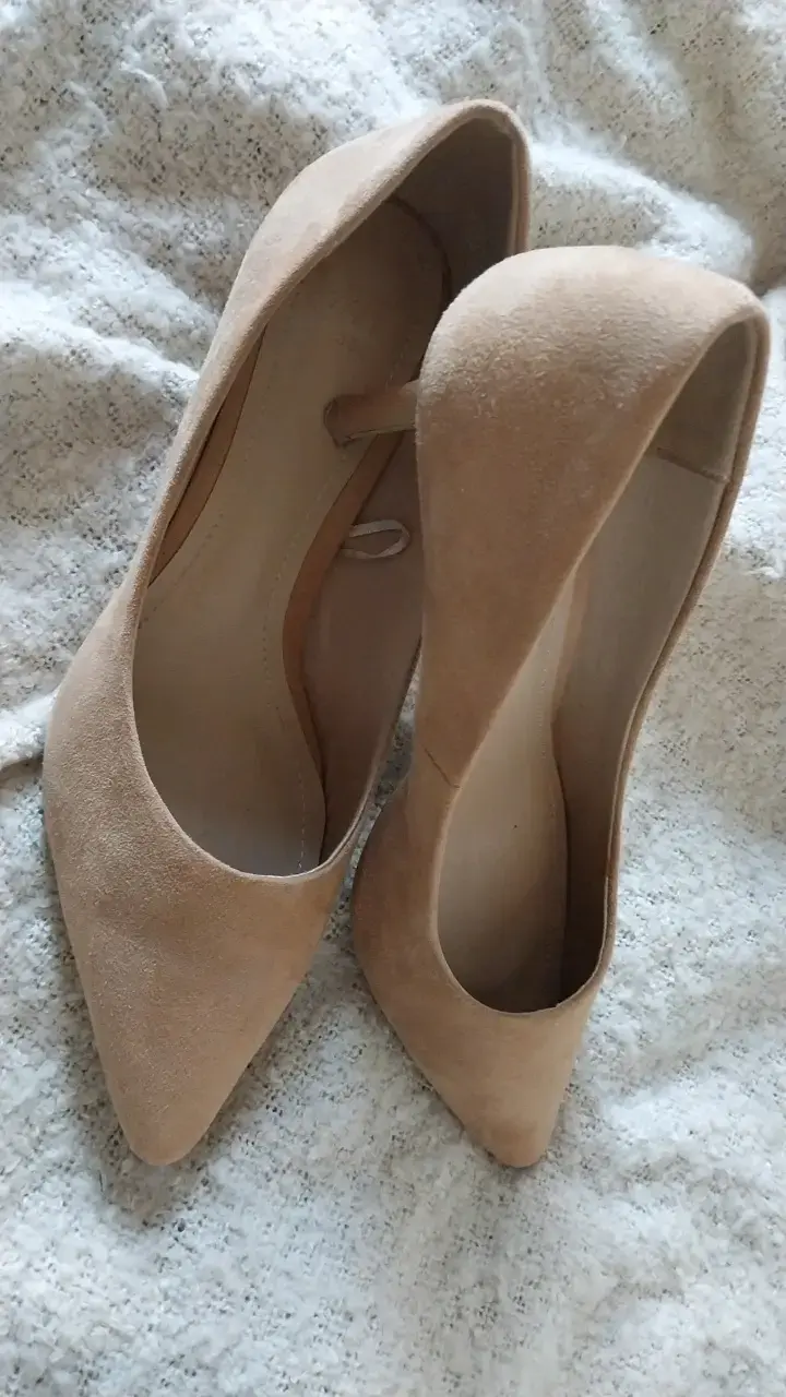 Zapatos de tacón beige elegantes - 2