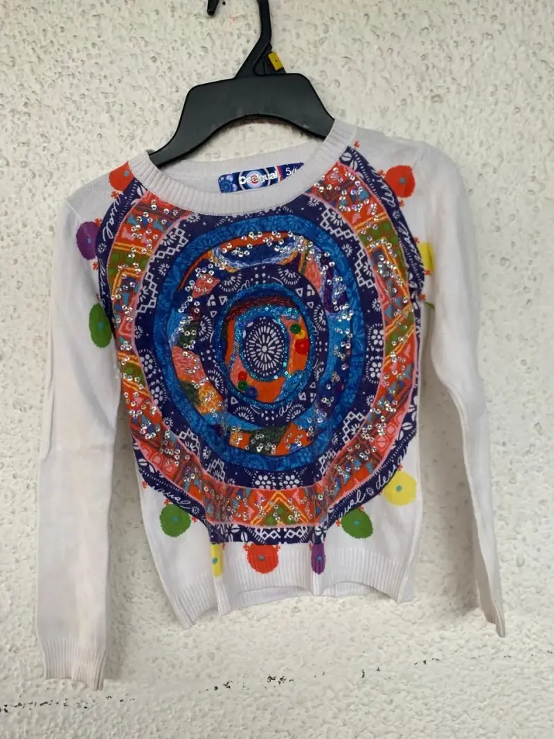Suéter infantil Desigual con diseño colorido