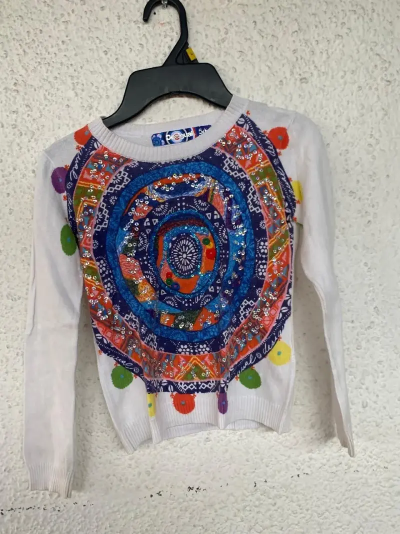 Suéter infantil Desigual con diseño colorido - 3
