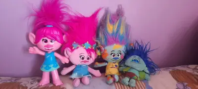 Muñeca Poppy y peluches Trolls - miniatura 2