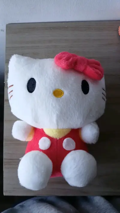 Peluche Hello Kitty con Lazo Rojo - miniatura 3