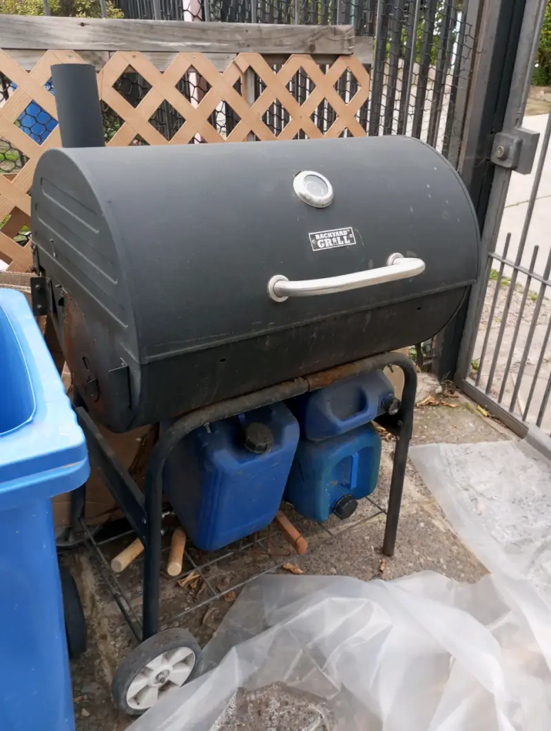 Parrilla de carbón Backyard Grill con termómetro - 2
