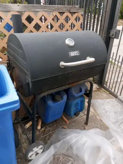 Parrilla de carbón Backyard Grill con termómetro - miniatura 2
