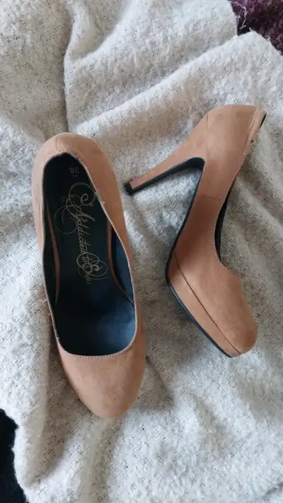 Zapatos de tacón alto color camel - miniatura 2
