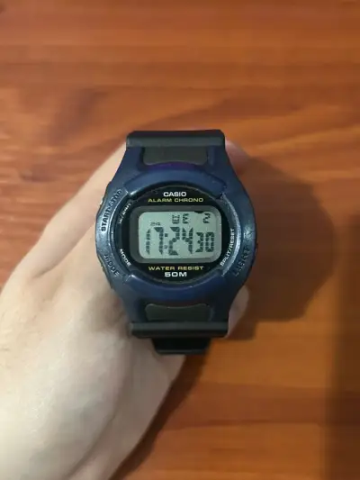 Reloj digital Casio resistente al agua - miniatura 1