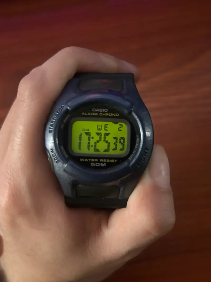 Reloj digital Casio resistente al agua - 4