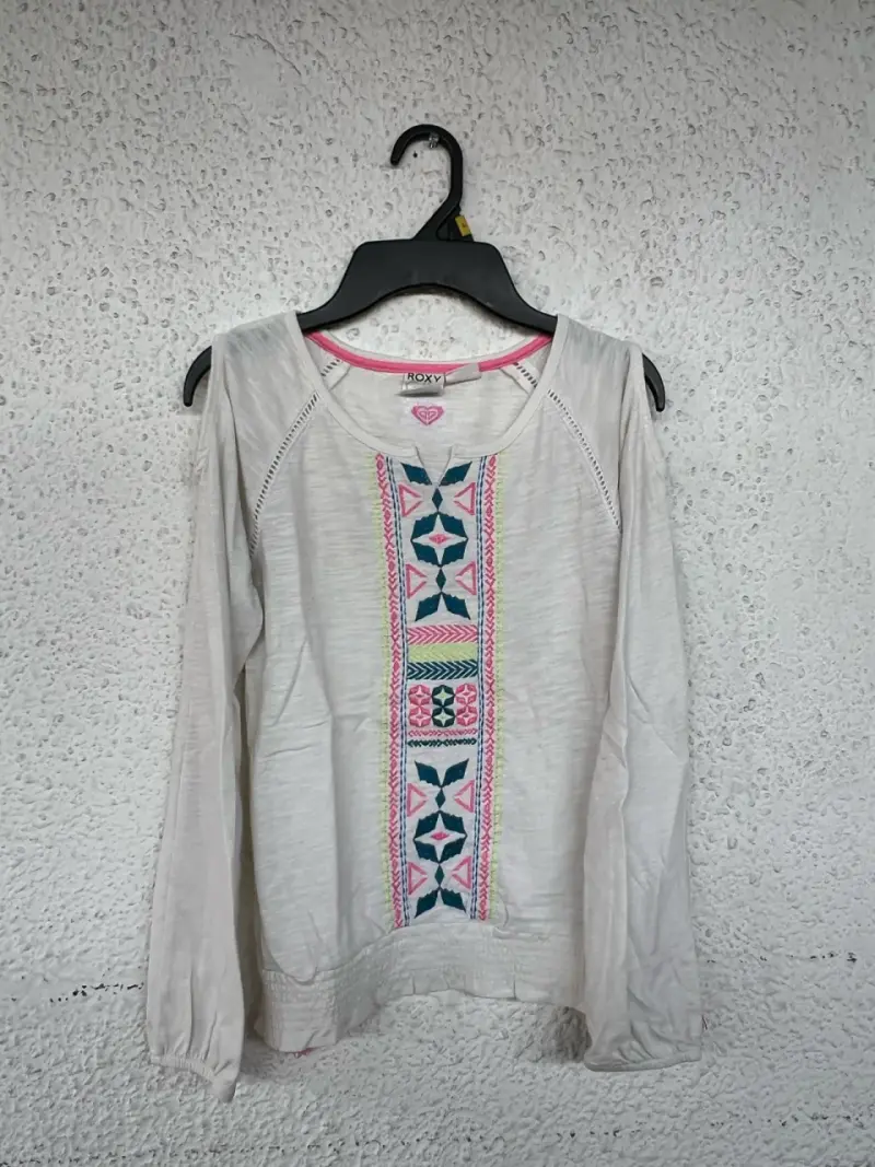 Polera manga larga Roxy Girl con diseño bordado