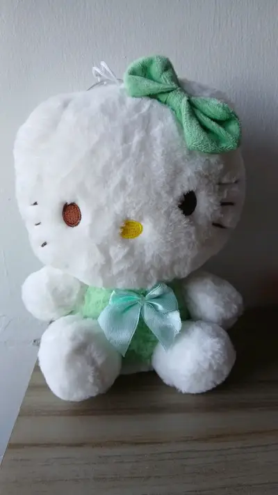 Peluche Hello Kitty con lazo verde - miniatura 1