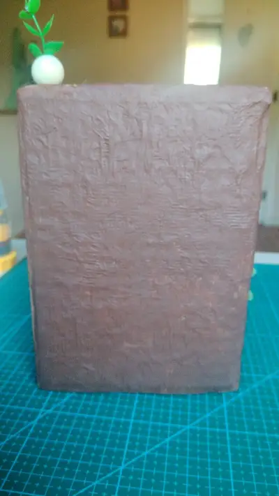 Mini estantería decorativa con libros y planta - miniatura 4