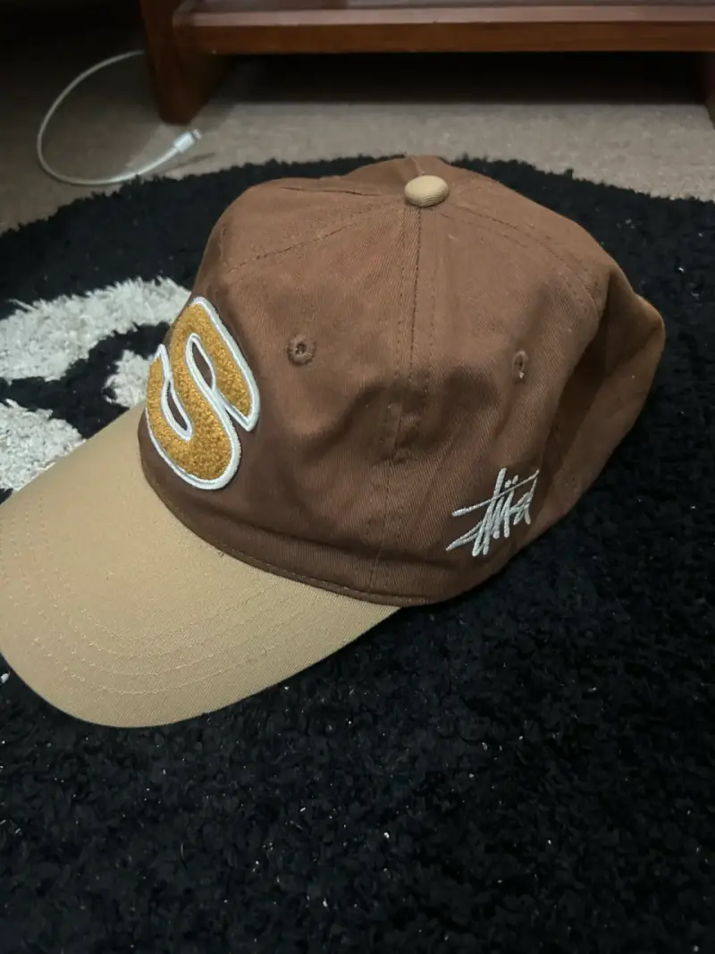 Gorra marrón Stussy con logo bordado - 5