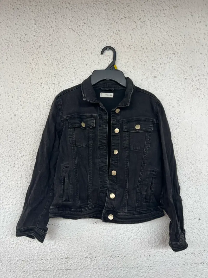 Chaqueta de mezclilla negra MNG para mujer