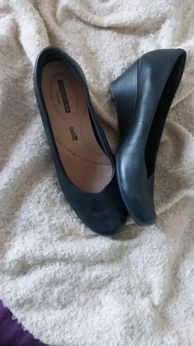 Zapatos de tacón bajo negros Clarks - miniatura 1