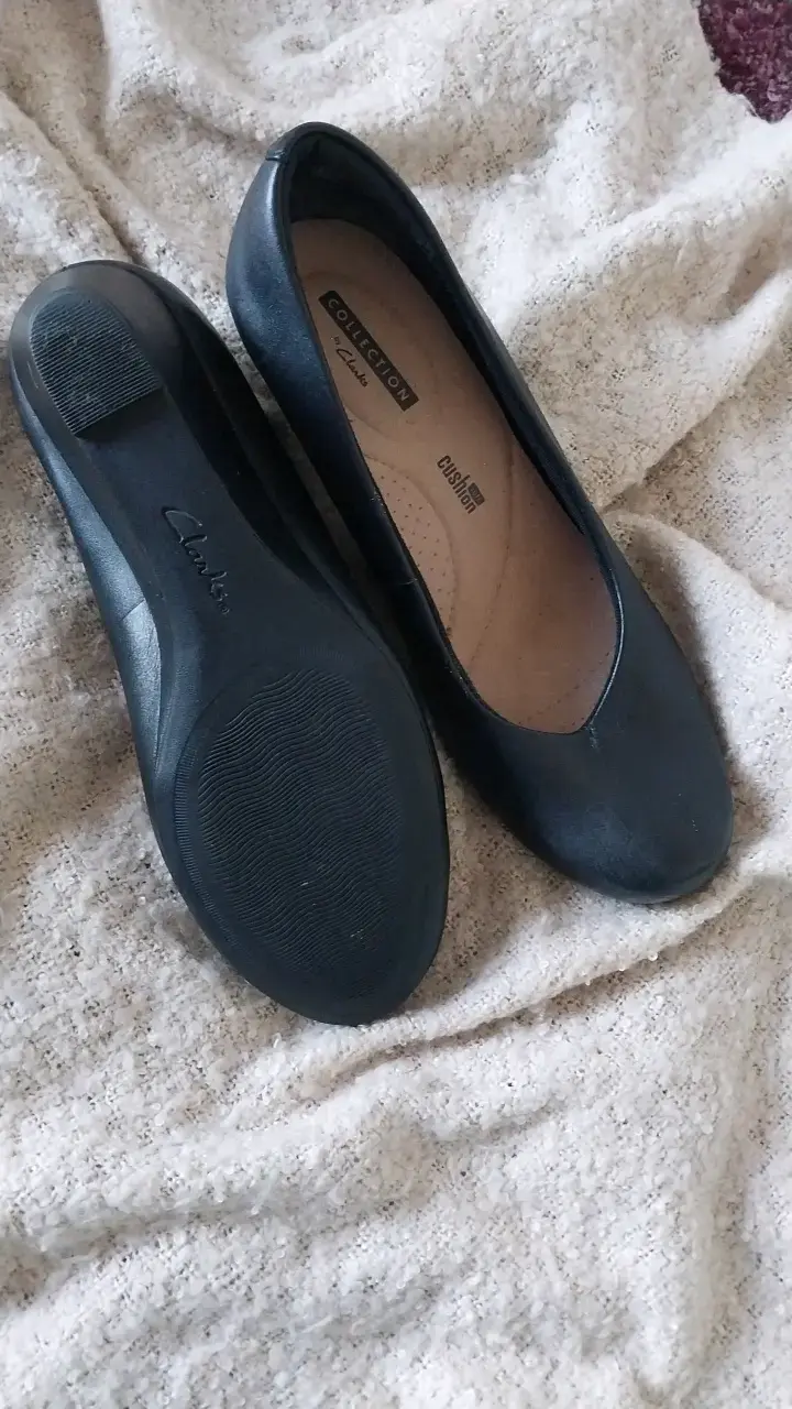 Zapatos de tacón bajo negros Clarks - 2