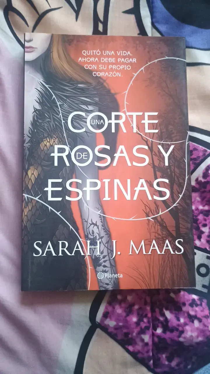 Libro 'Una Corte de Rosas y Espinas' - Sarah J. Ma - 1