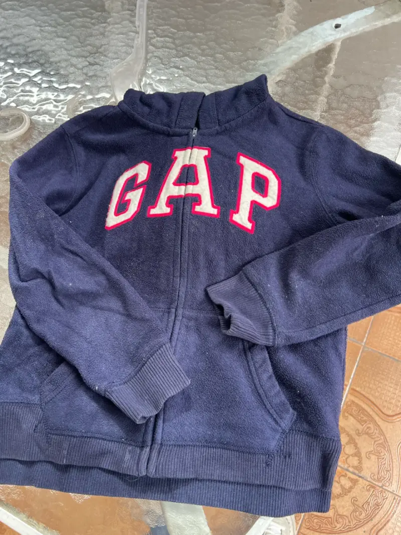 Polerón azul marino para niños Gap Kids talla L