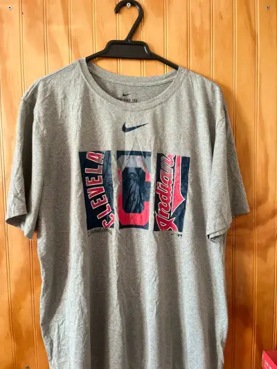 Polera gris Nike de hombre - miniatura 1