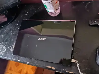 Laptop Acer Core i3 6GB RAM en buen estado - miniatura 1