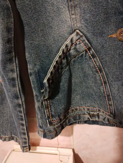 Chaqueta de mezclilla con bordado floral - miniatura 2
