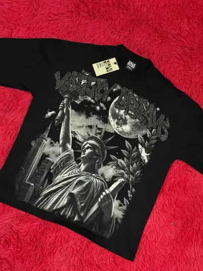 Polera negra Valley Dreams diseño gráfico - miniatura 1