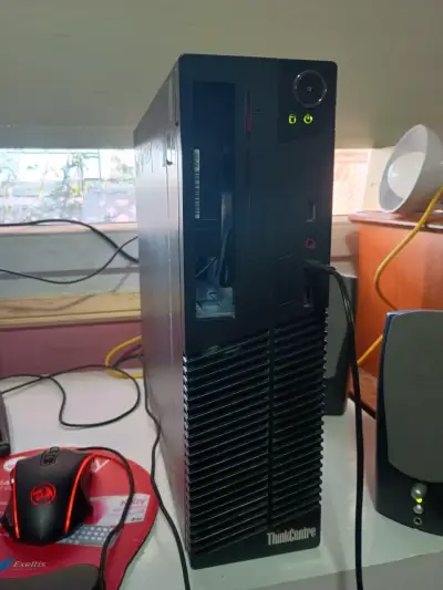 Computador de Escritorio Lenovo ThinkCentre - miniatura 1