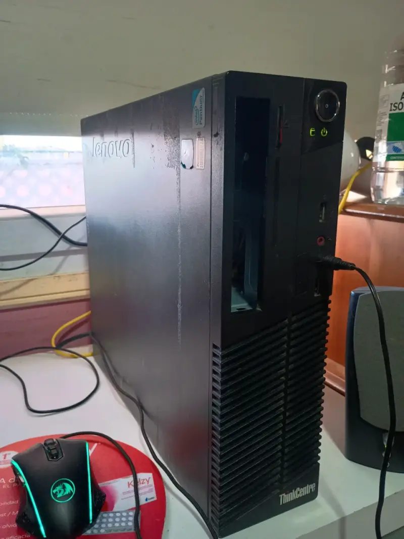 Computador de Escritorio Lenovo ThinkCentre - 2