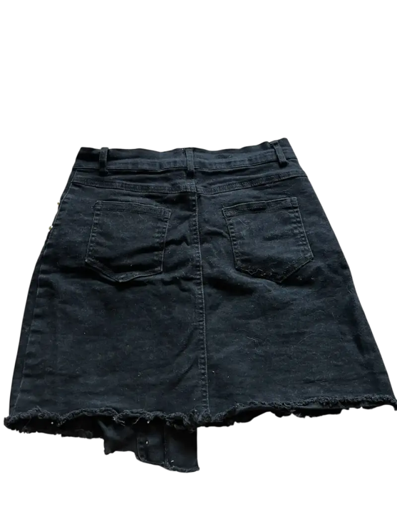 Falda de mezclilla negra con tachas - 2