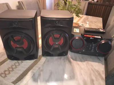 Sistema de sonido LG CK43 con Bluetooth y Radio FM - miniatura 2